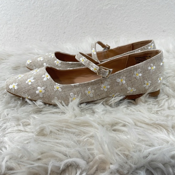STEVE MADDEN Boden Natural Multi Beautiful Embroidered Floral Mid Strap Loafers - Picture 8 of 12